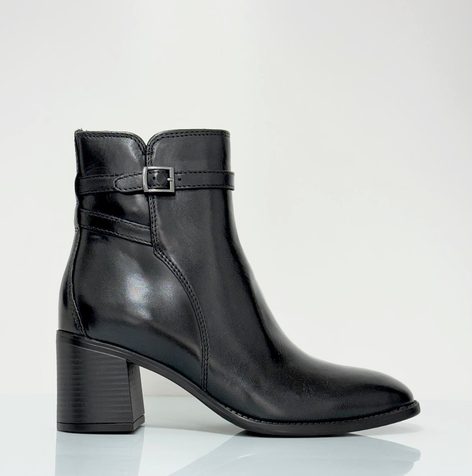 Via Roma 15 Stivaletto in pelle con borchie - Nero | 4335 Via Roma 15 Stivaletto in pelle con borchie - Nero | 4335